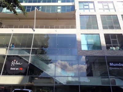 Alquiler Local Comercial En Obra Blanca. C.c Concepto La Viña